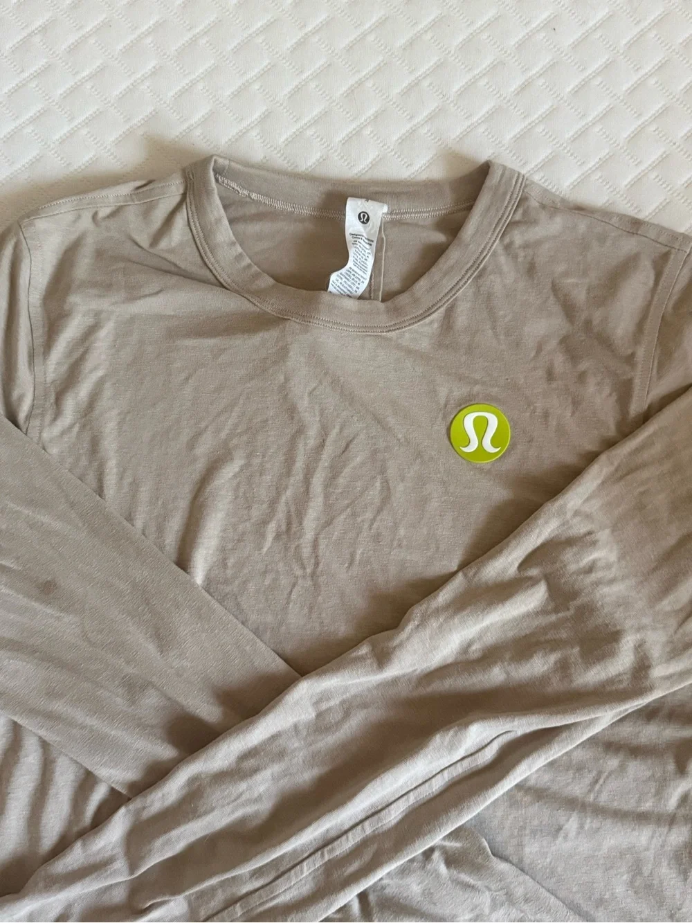 lululemon athletica women Long-Sleeve Crew Tee in Taupe size 4